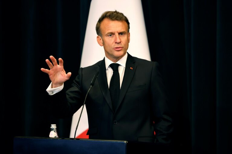 Le président français Emmanuel Macron s'exprime lors d'une conférence de presse à Tirana, le 17 mai 2025 © Ludovic MARIN