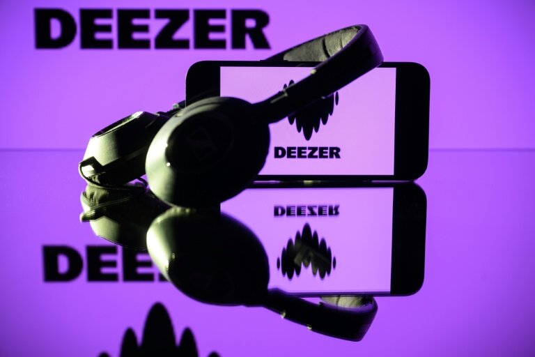 Les albums contenant des titres entièrement générés par l'intelligence artificielle (IA) sont désormais signalés par une mention à l'attention des utilisateurs de la plateforme de streaming française Deezer © Lionel BONAVENTURE