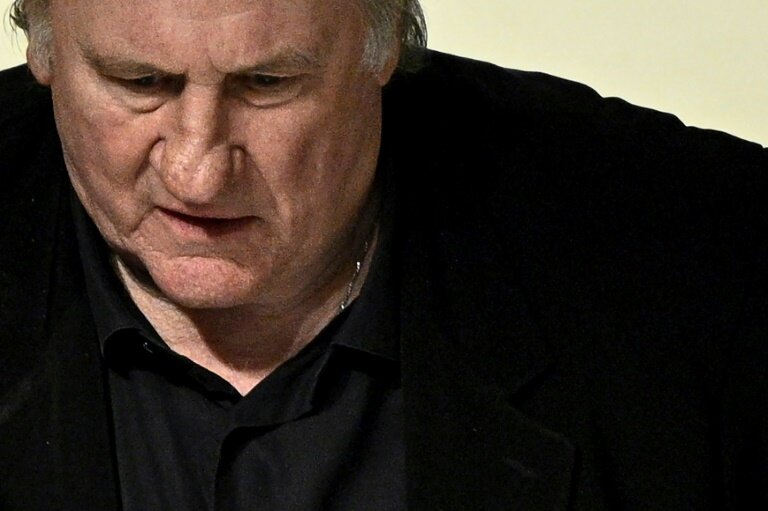 Gérard Depardieu le 27 mars 2025, à Paris © JULIEN DE ROSA