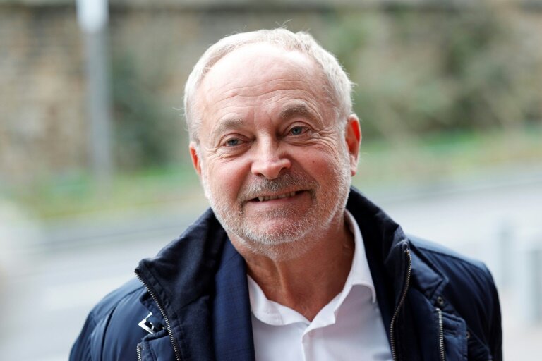 Le sénateur Joël Guerriau quitte le tribunal de Paris après une confrontation avec la députée Sandrine Josso, le 6 novembre 2024 © GEOFFROY VAN DER HASSELT