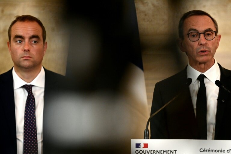 Le ministre de l'Intérieur Bruno Retailleau, à droite, et le ministre des Armées Sébastien Lecornu, à gauche, à Libourne en Gironde le 3 juillet 2025 © Christophe ARCHAMBAULT