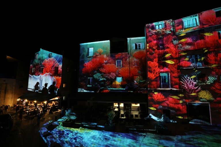 Un spectacle en lumières de l'artiste suisse Nicolas Hesslein, lors 10e festival Festi Lumi à Bonifacio, le 2 juillet 2025 © Pascal POCHARD-CASABIANCA