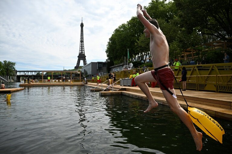 Baignade dans la Seine, sur le site de Grenelle, à Paris le 5 Juillet 2025 © JULIEN DE ROSA