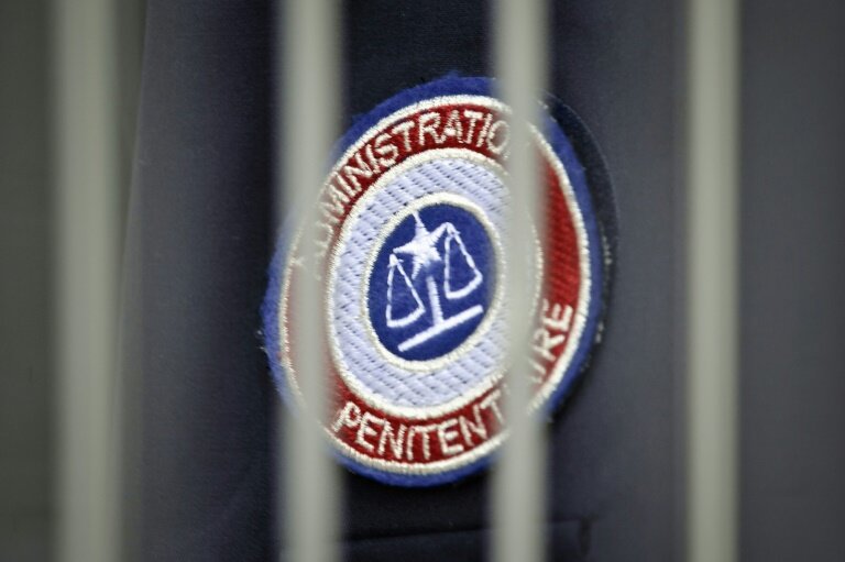 Le détenu de 20 ans qui s'était évadé vendredi de la prison de Corbas, près de Lyon, en se cachant dans le sac de son codétenu libérable, a été interpellé lundi matin à Sathonay-Camp, dans la métropole lyonnaise, a annoncé le parquet de Lyon © JEAN-PHILIPPE KSIAZEK