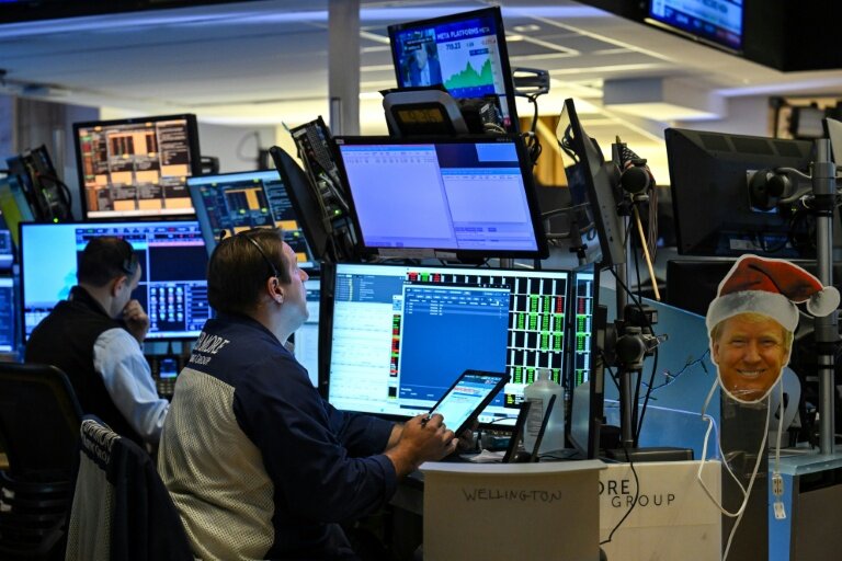 Des opérateurs à la Bourse de New York le 15 juillet 2025 © ANGELA WEISS