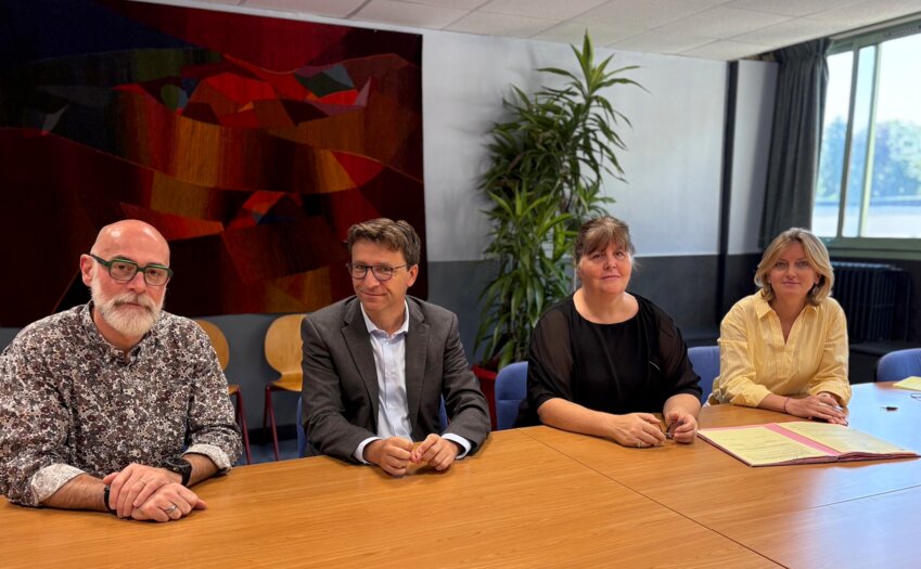 © Alexandra Marquet. Signature de convention en présence de Christophe Jerzac, le directeur délégué aux formations de Ligier Richier, Jérôme Dumont, le président du GIP Objectif Meuse, Nathalie Legeay, la proviseure et Mélanie Varnusson, la directrice du GIP Objectif Meuse.