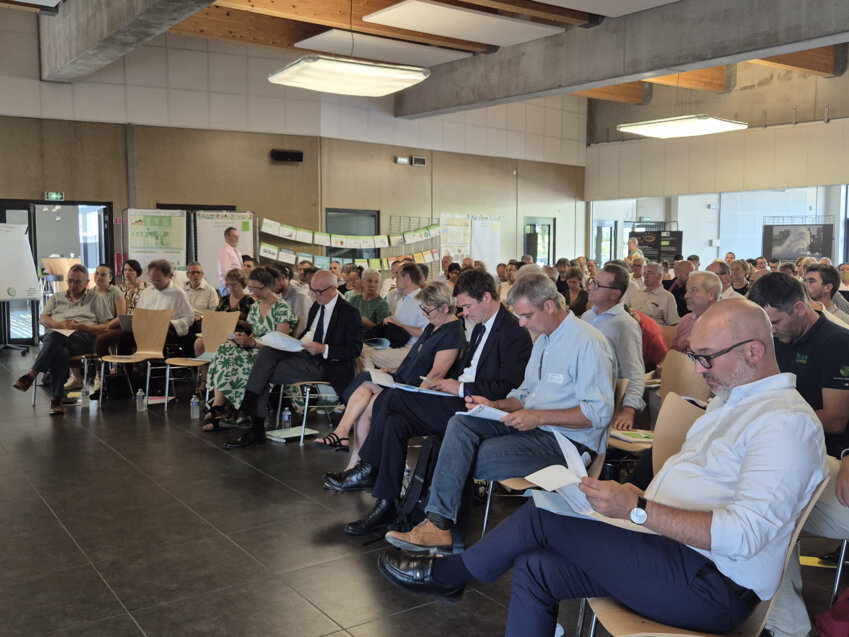 Les élus locaux et acteurs économiques du territoire ont été invité à participer au forum territorial de la planification écologique, les amenant à partager leurs projets et réalisations. (© Aletheia Press / N.Hubert)