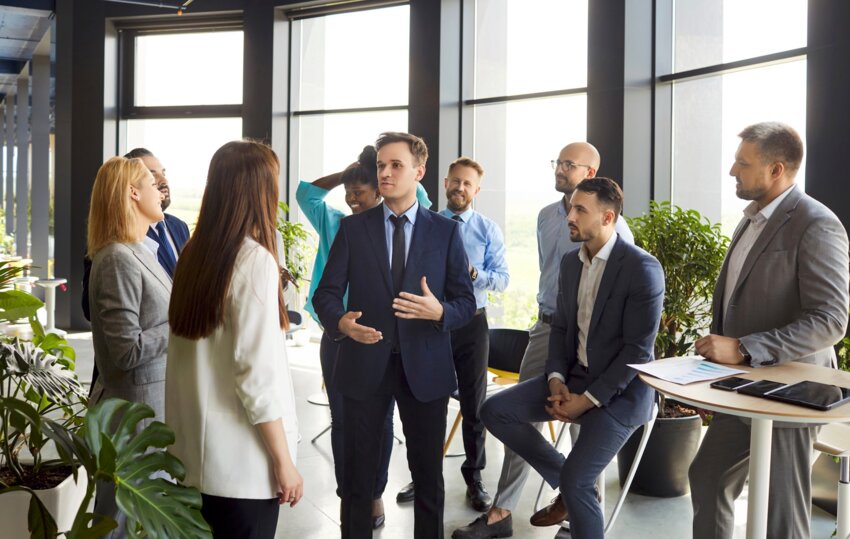 DR -La présence physique à ces rencontres mensuelles est d’ailleurs indispensable mais surtout attendue par ces jeunes auto-entrepreneurs, qui n’ont pas forcément un carnet d’adresses bien fourni