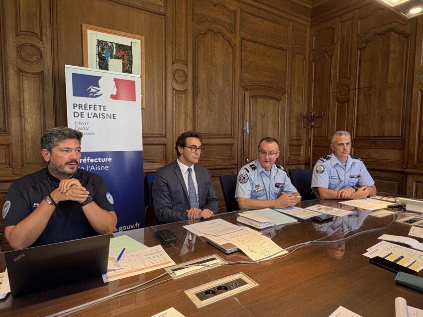 Guillaume Fichet (au centre), sous-préfet de l'Aisne, tire la sonnette d'alarme sur la sécurité routière.