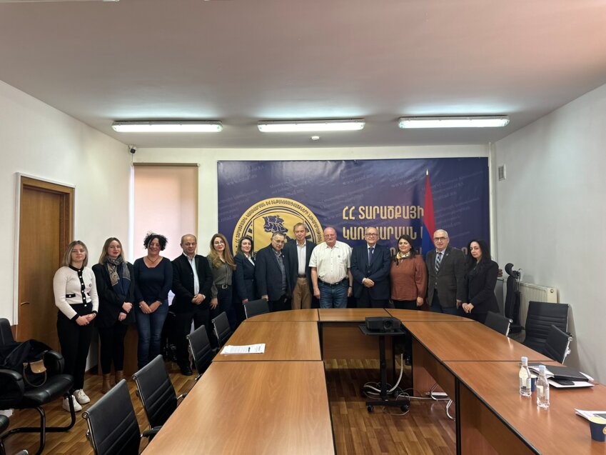 L’association des maires ruraux de France et son antenne en Côte d'Or, soutenus par des partenaires privés et publics dont la fromagerie Delin, participent à la création d’une laiterie en Arménie. © Bruno Bethenod