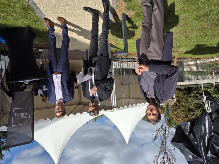 Bruno Feger, artiste sculpteur, Alexis Merlin, président du groupe Nouvel Habitat, et Mathieu Klein, maire de Nancy et président de la Métropole du Grand Nancy, à l'heure de l'inauguration. © Laurent Siatka.