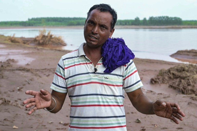 L'agriculteur Surjan Lal lors d'une interview avec l'AFP dans le village de Toor, dans l'Etat du Pendjab, le 11 septembre 2025 en Inde © Narinder NANU