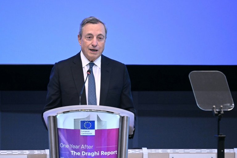 L'ancien président de la Banque centrale européenne Mario Draghi prononce un discours à Bruxelles le 16 septembre 2025 © NICOLAS TUCAT