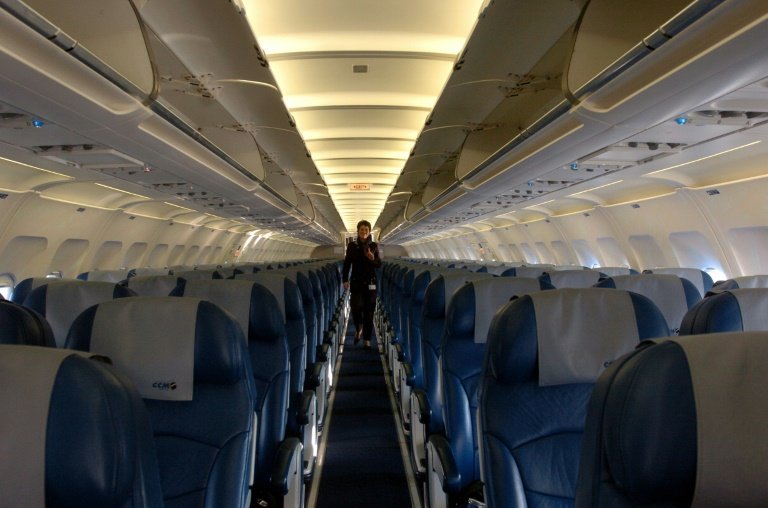 Sur TikTok ou Instagram, stewards, hôtesses de l'air et pilotes montrent les coulisses des vols et des escales dans des vidéos parfois filmées à bord et attirant des millions de vues © STEPHAN AGOSTINI