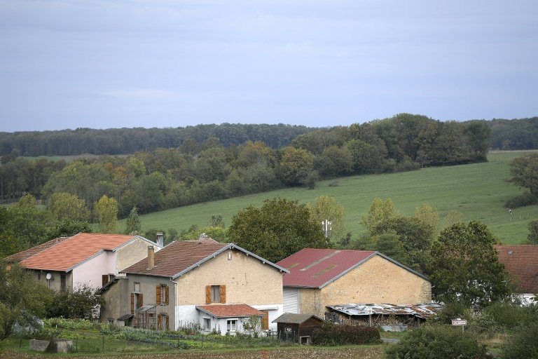 La crise du logement ne s'arrête pas aux frontières des villes et touche les communes rurales, qui appellent de plus en plus bailleurs sociaux à investir leurs territoires, moins fournis en logements sociaux © FREDERICK FLORIN