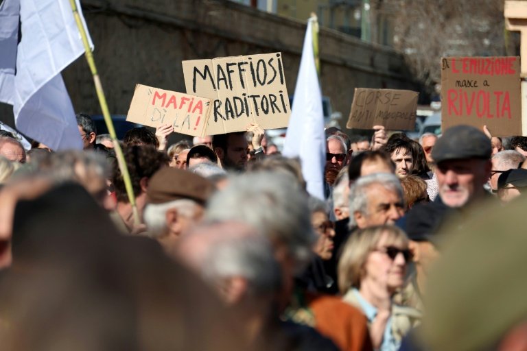 Manifestation contre l'emprise de la mafia en Corse, à Ajaccio, le 8 mars 2025 © PASCAL POCHARD-CASABIANCA