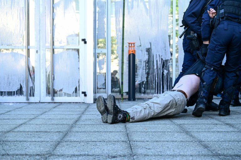 La police intervient contre des militants écologistes, à Nantes, le 14 mai 2025 © Sebastien Salom-Gomis
