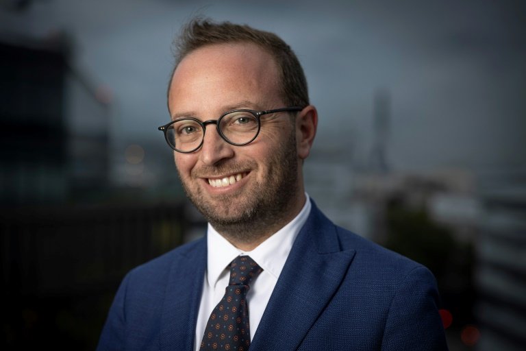 Arthur Dreyfuss, PDG d'Altice France, maison-mère de SFR, pose le 25 septembre 2025 à Paris © Kiran RIDLEY