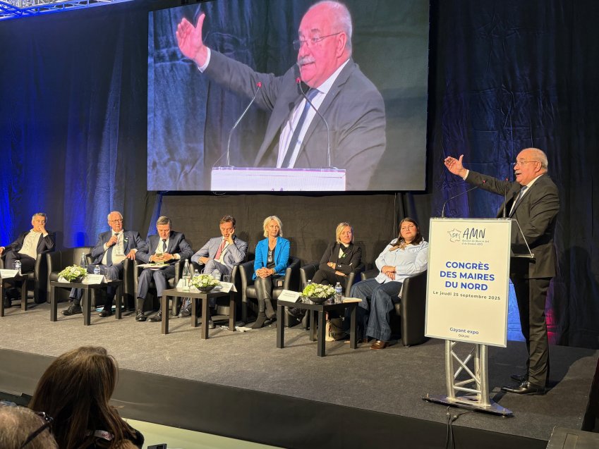 Les allocutions au Congrès des Maires du Nord, avec au pupitre, Christian Poiret, président du Département du Nord.
