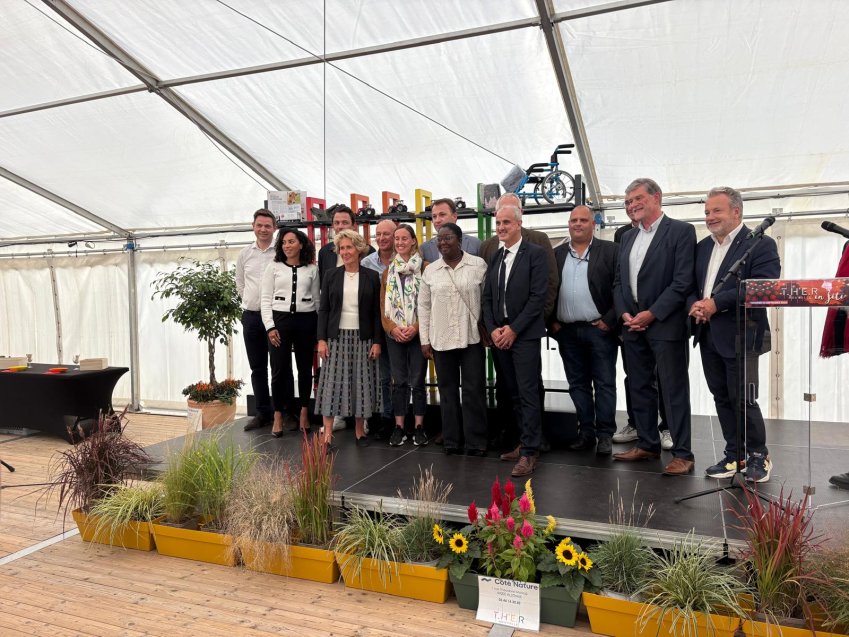 Caroline Cayeux, présidente de l'agglomération du Beauvaisis, entourée des nombreux partenaires, ont célébré le projet Ther Nouvelle. 