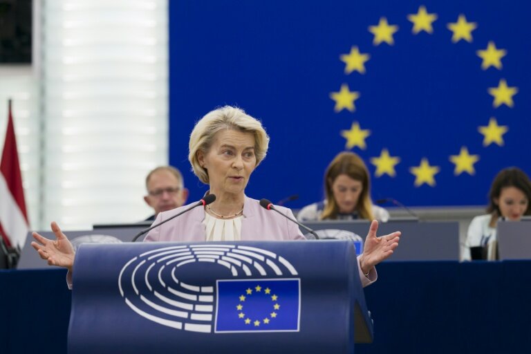 La présidente de la Commission européenne Ursula von der Leyen s'exprime devant le Parlement européen le 7 juillet 2025 © Jean-Christophe VERHAEGEN