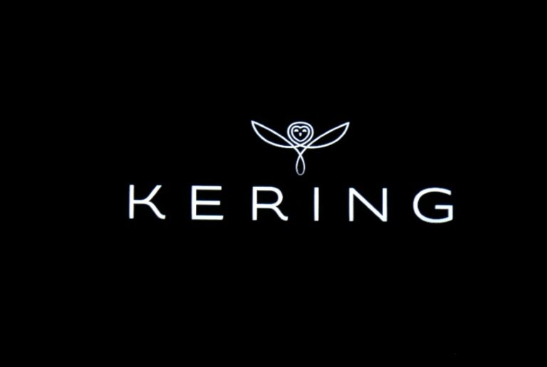 Kering, qui tente depuis des années de relancer sa marque phare Gucci, présente mercredi son chiffre d'affaires du troisième trimestre, première publication financière depuis l'arrivée en septembre de Luca de Meo au poste de directeur général © FRANCOIS GUILLOT