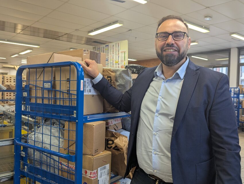 Kemal Ozkara, directeur de l’établissement de Beaune, espère pouvoir disposer de nouveaux vélos cargos pour renforcer la flotte de deux engins déjà disponibles. ©Aletheia Press / Nadège Hubert