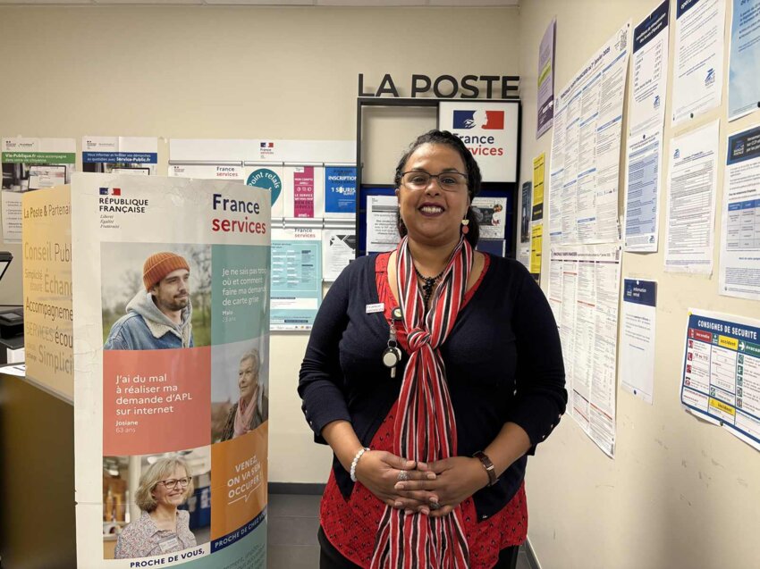 Kadidja Abdallah est conseillère de la Poste et du France services du bureau de poste de Crécy-sur-Serre.