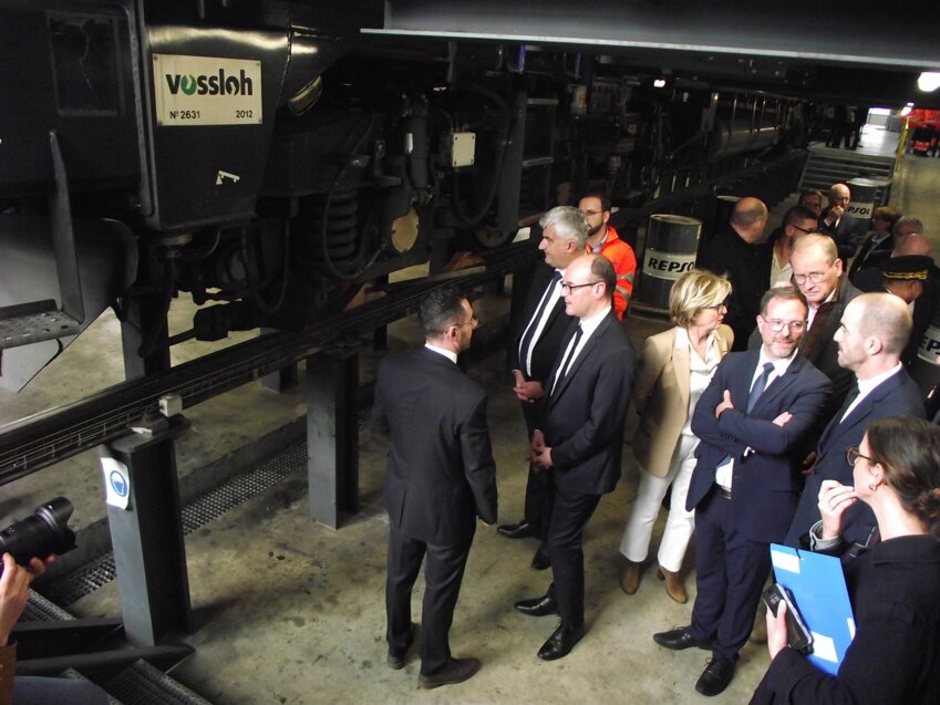 Ce 31 octobre, après la visite de l'usine de la start-up Le Pavé à Allériot, le ministre s'est rendu à Montceau-les-Mines chez l’entreprise Erion. © Aletheia Press / Christel Dalsbaek