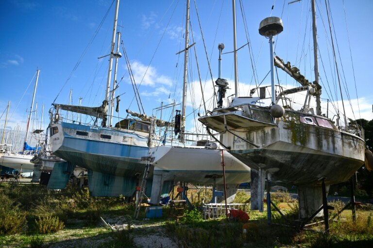 Un cimetière de bateaux à Port-Saint-Louis-du-Rhône, aux portes de la Camargue dans les Bouches-du-Rhône, le 7 novembre 2025 © Christophe SIMON