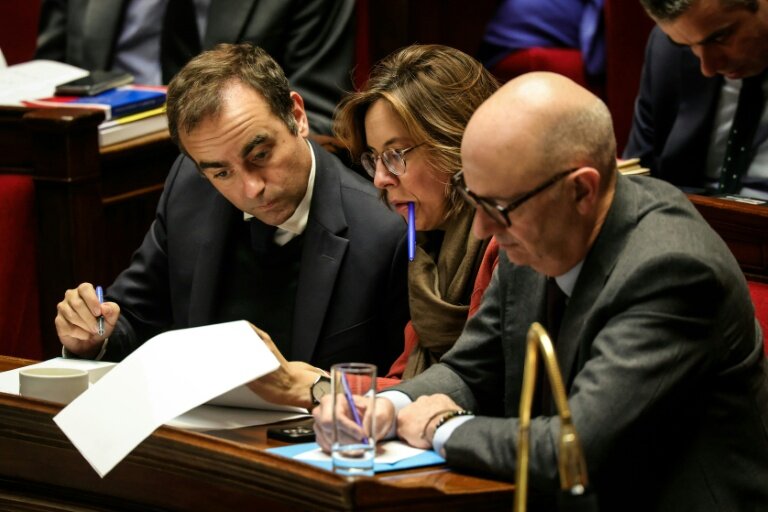 Le Premier ministre Sébastien Lecornu, les ministres des Comptes publics, Amélie de Montchalin, et de l'Économie, Roland Lescure, à l'Assemblée nationale le 24 octobre 2025 © Alain JOCARD