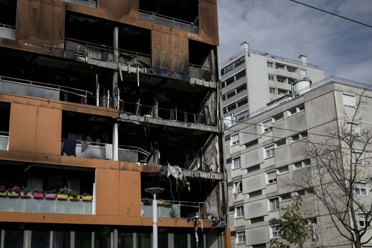 Des appartements incendiés dans un immeuble de Rillieux-la-Pape, en périphérie de Lyon, le 10 novembre 2025 © JEFF PACHOUD