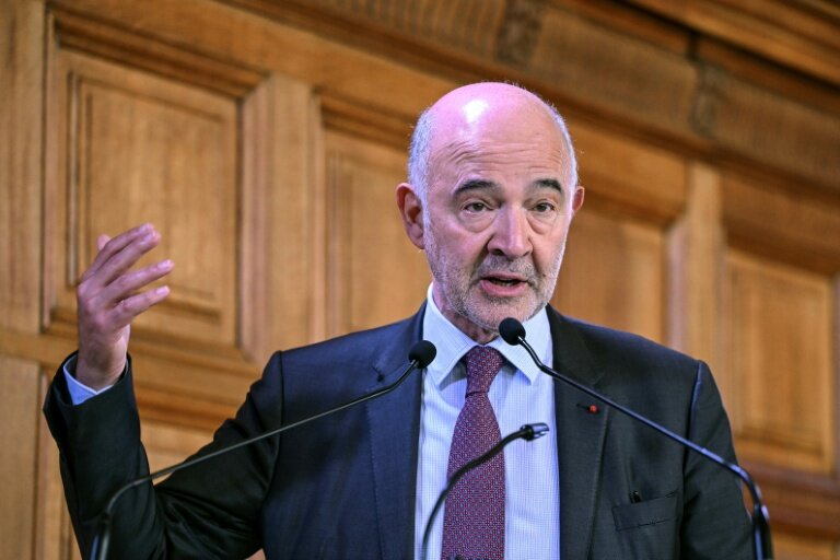 Le Premier président de la Cour des comptes Pierre Moscovici s'exprime lors de la présentation du rapport de la Cour consacré au Louvre, le 6 novembre 2025 à Paris © Bertrand GUAY
