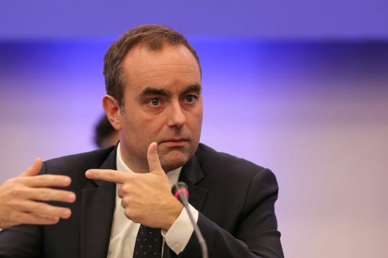 Le Premier ministre Sébastien Lecornu au sommet Choose France à la Maison de la Chimie à Paris, le 17 novembre 2025 © Thomas SAMSON