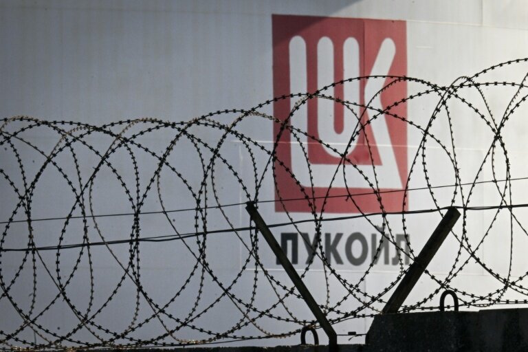 La raffinerie de Lukoil en Bulgarie, la plus grande des Balkans, le 14 novembre 2025 © Nikolay DOYCHINOV