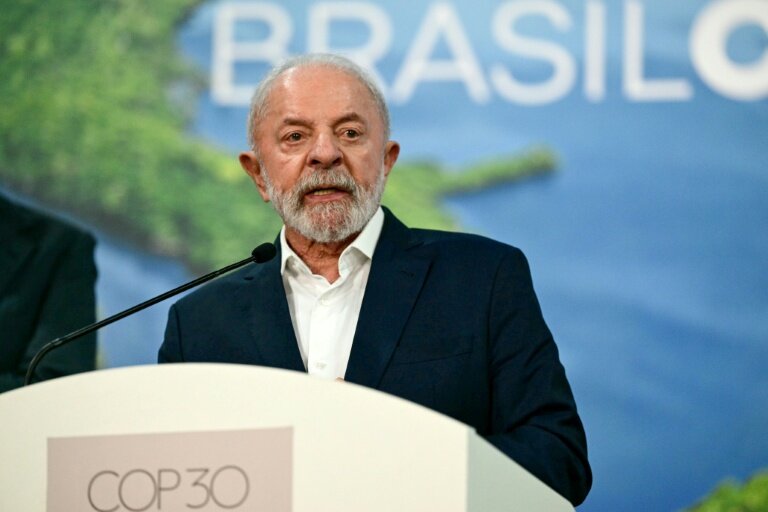 Le président brésilien Luiz Inacio Lula da Silva s'exprime lors de la COP30, le 19 novembre 2025 à Belem, au Brésil © Pablo PORCIUNCULA