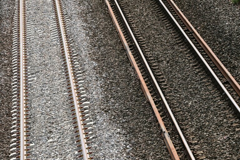 A Artenay, les voies de chemin de fer en cours de rénovation de la ligne SNCF Intercité Paris-Orléans-Limoges-Toulouse (POLT) photographiées le 16 septembre 2025 © JEAN-FRANCOIS MONIER