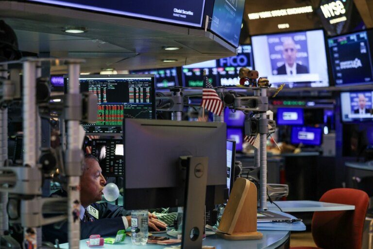Un opérateur à la Bourse de New York, le 16 novembre 2025 © CHARLY TRIBALLEAU