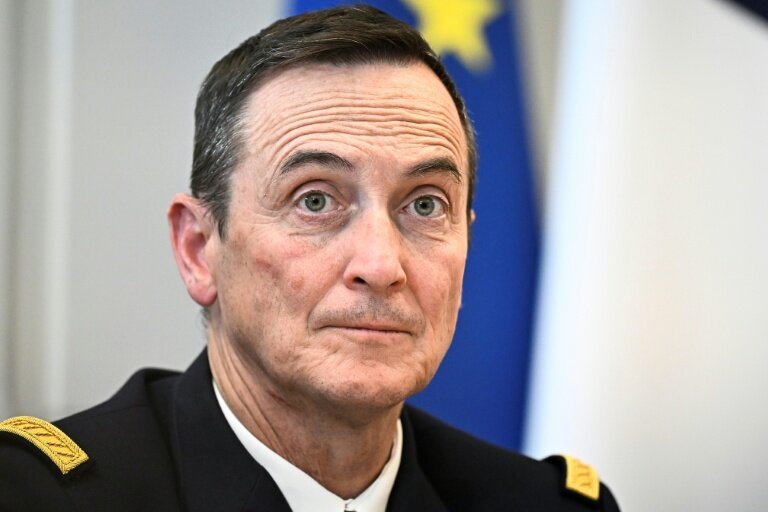 Le chef d'état-major français Fabien Mandon lors d'une conférence de presse du président Emmanuel Macron, à l'Elysée, le 25 novembre 2025 © JULIEN DE ROSA