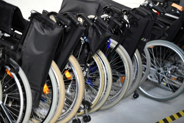 Les fauteuils roulants seront intégralement remboursés par la Sécurité sociale à partir de lundi pour les personnes handicapées et âgées en perte d'autonomie, avec des procédures rapides et simplifiées © Damien MEYER