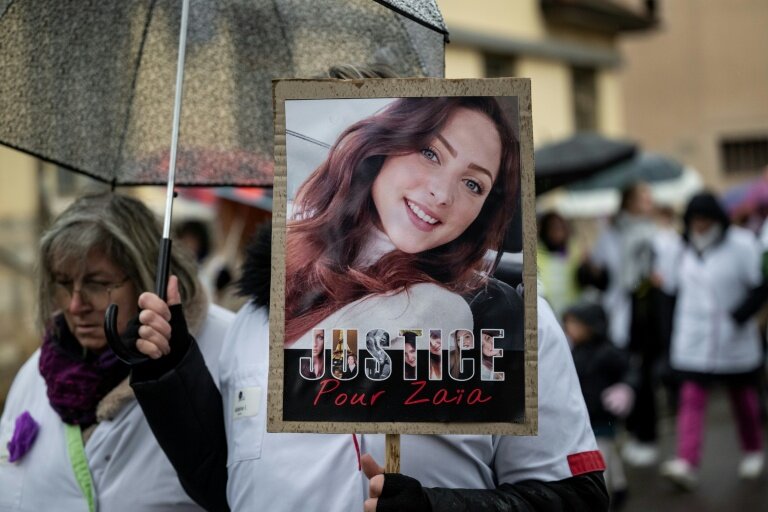 Marche blanche en hommage à Zaia Binet, retrouvée morte le 19 novembre dans sa voiture calcinée, le 30 novembre 2025 à Crémieu, en Isère © ARNAUD FINISTRE