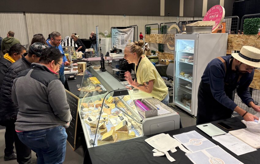 © Alexandra MARQUET. Le stand de la Petit Crèmerie de Bar-le-Duc a attiré les amateurs et amatrices de fromages.