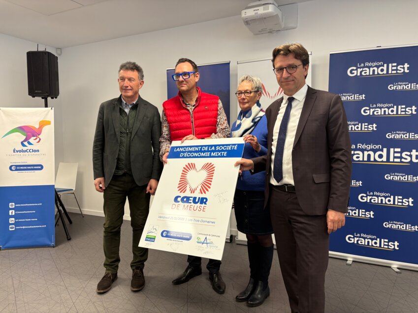 © Alexandra Marquet. Franck Leroy, le président de la Région, Richard Papazoglou, le président de la CCI Meuse Haute-Marne, Martine Aubry, président de la Communauté de Communes de l'Aire à l'Argonne et Jérôme Dumont, le président du département réunis autour de la signature de la SEM.