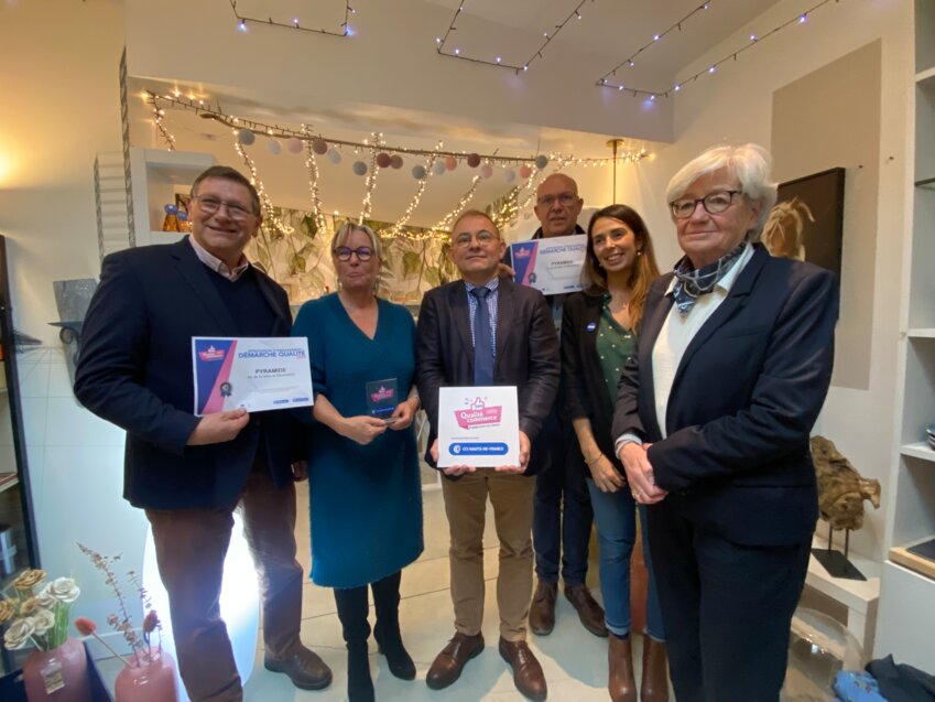 La remise s’est faite en présence de différentes personnalités.