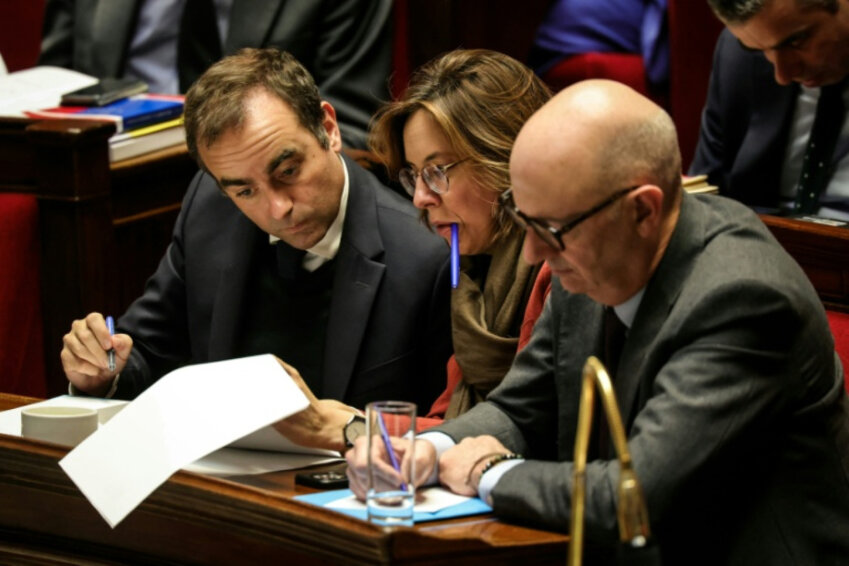 Le Premier ministre Sébastien Lecornu, les ministres des Comptes publics, Amélie de Montchalin, et de l'Économie, Roland Lescure, à l'Assemblée nationale. © Alain Jocard
