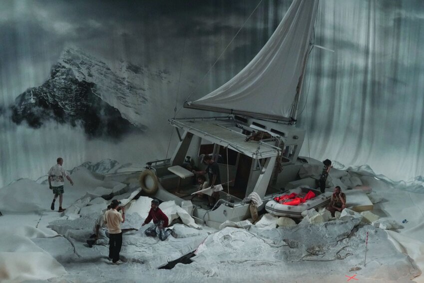 © Olympe Tits - Peeping Tom