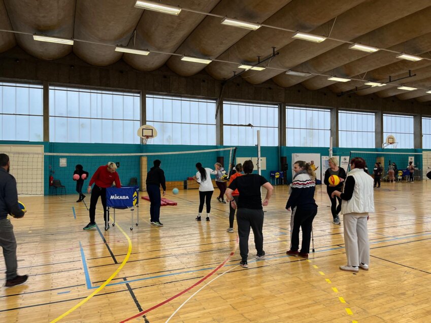 Dix équipes se sont formées autour de la pratique du volleyball. 