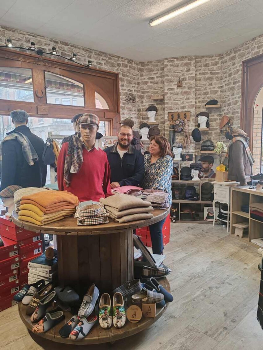 Valentin Fontaine et sa maman Isabelle, dans la boutique.