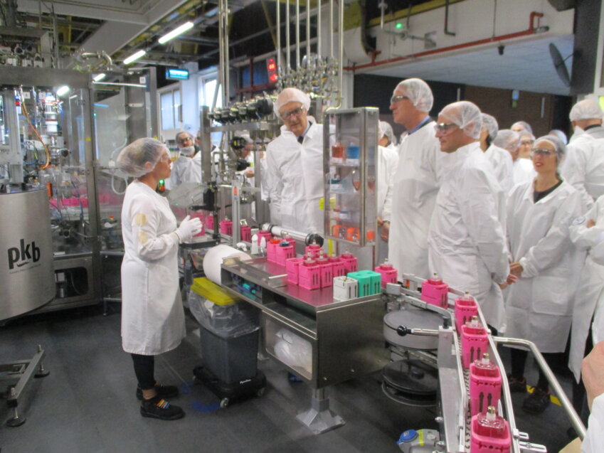 Un investissement de 60 millions d’euros, qui permet à L’Oréal de garantir que 100% des parfums sont produits en France.