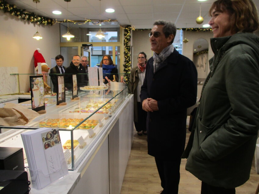 Déambulation dans la «rue des gourmands» et échanges avec des commerçants récemment installés. 